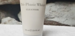 NU SKIN TRI-PHASIC WHITE CLEANSER